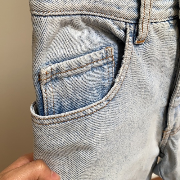 Vintage Light Wash Jeans - Picture 5 of 5